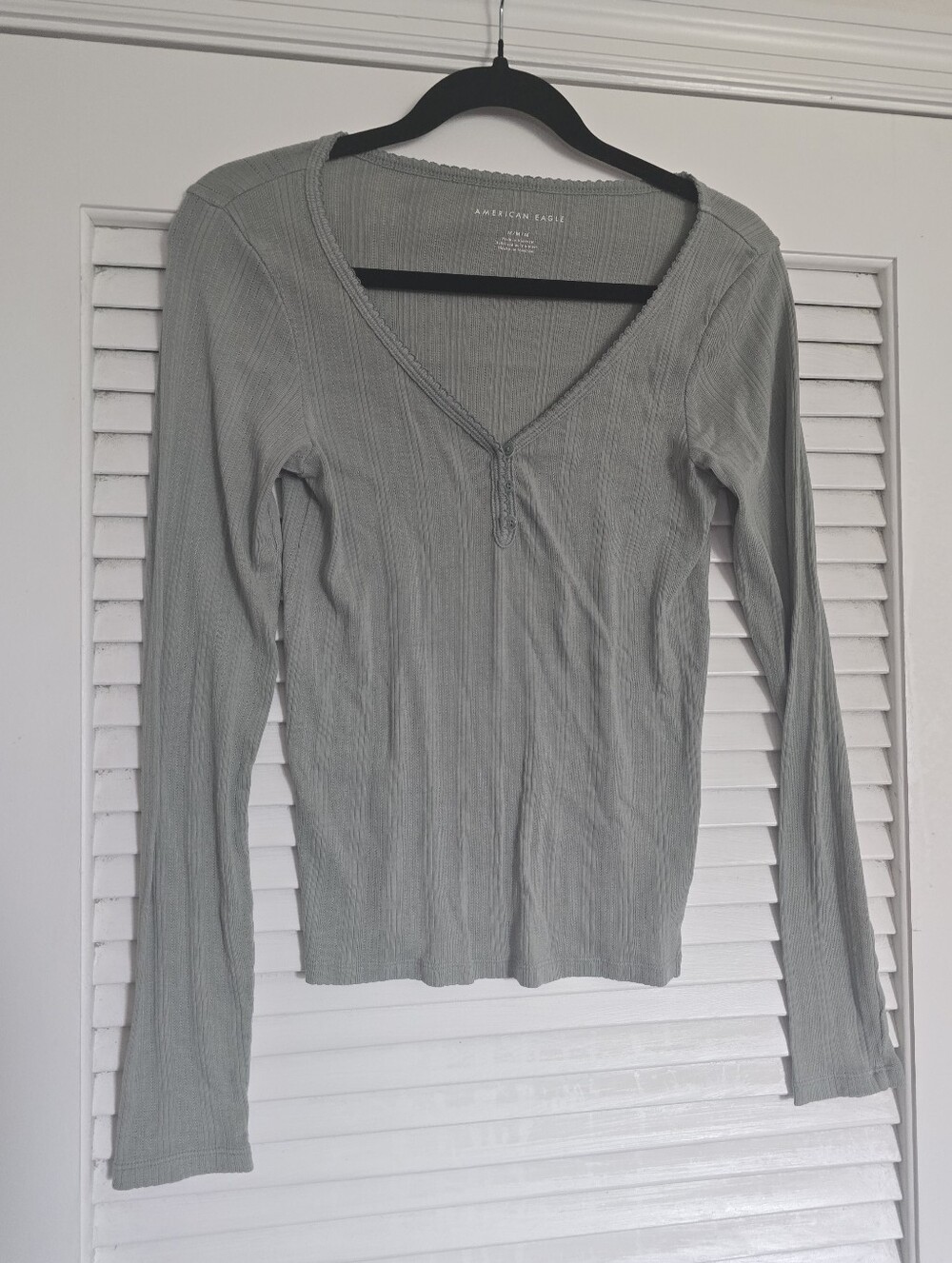 American Eagle Outfitters Sage Ribbed Henley Long-Sleeve V-Neck Top Size Medium